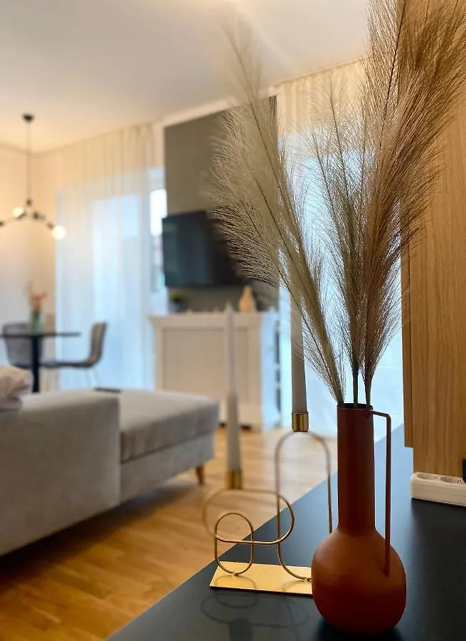 Exquisite - Two Bedroom Apartment Bucharest