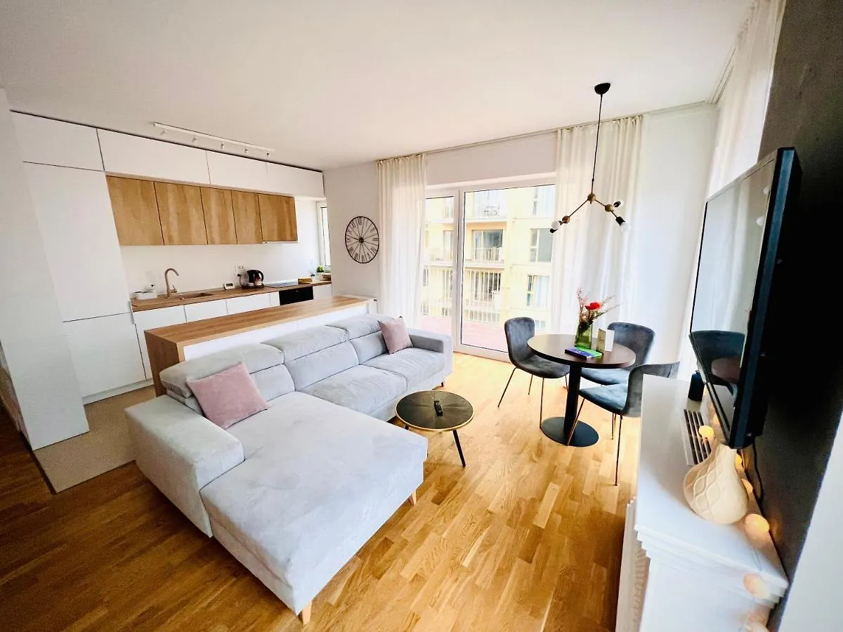Exquisite - Two Bedroom Apartment Bucharest